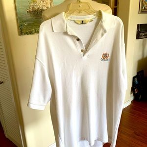 Great man’s white,honeycomb weave polo.